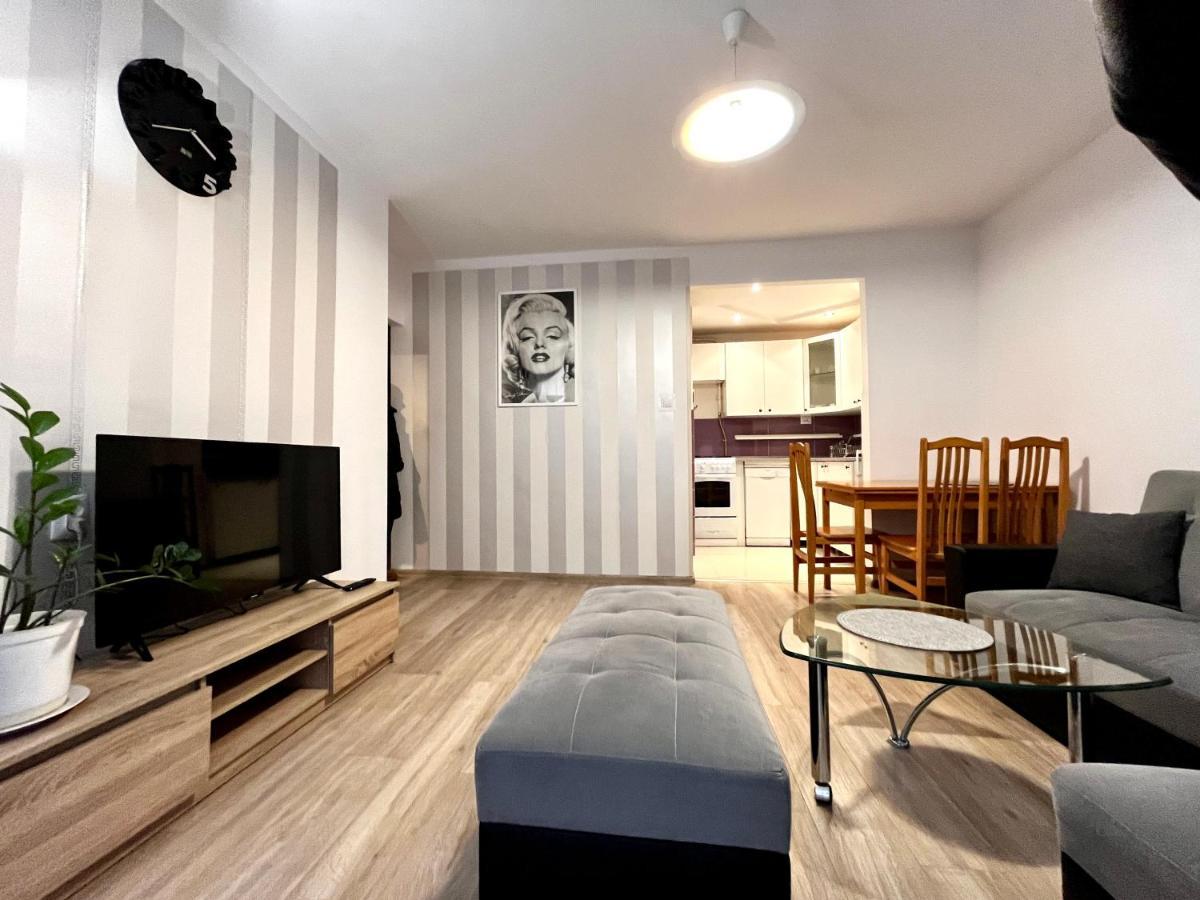 Charmig Apartment Cracovia Esterno foto